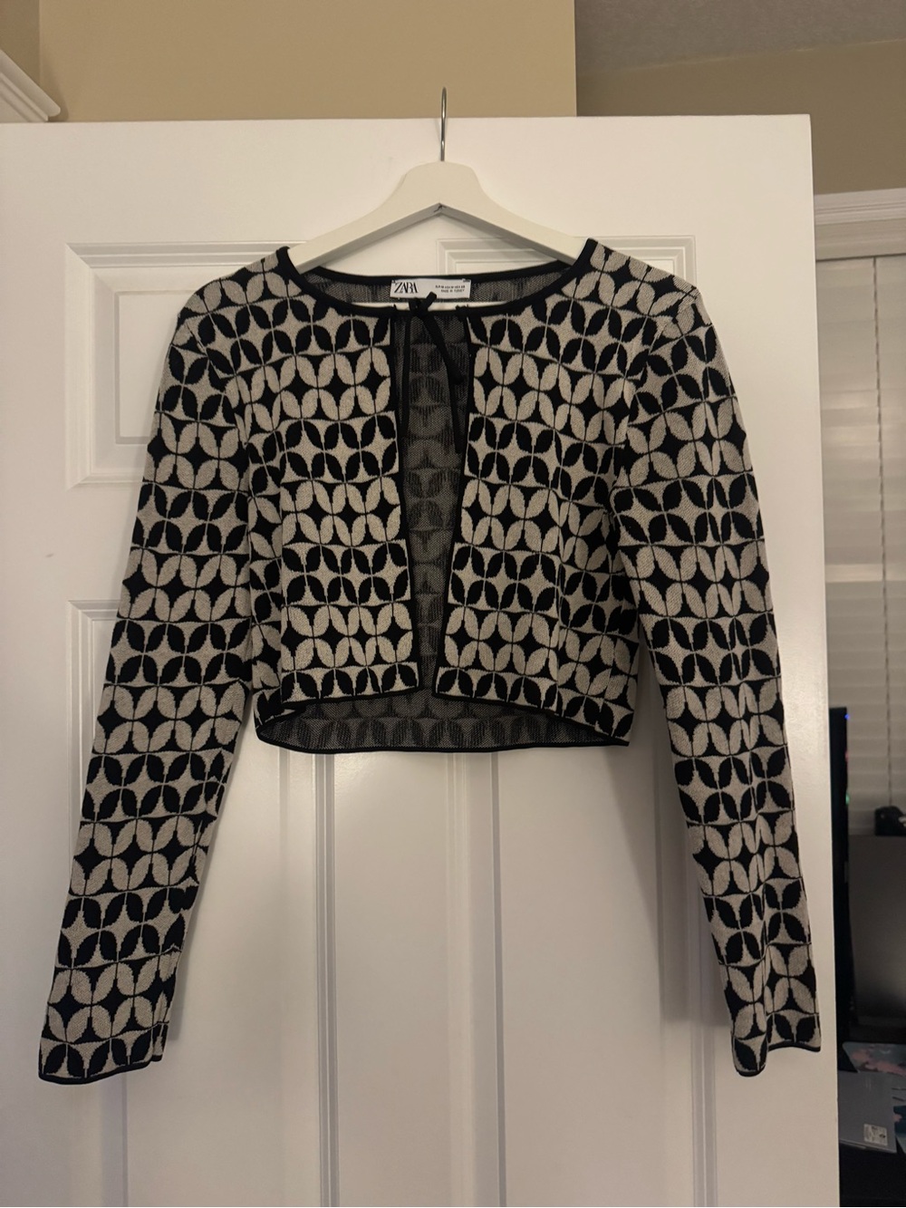 Zara Black and Cream Geometric Cropped Cardigan